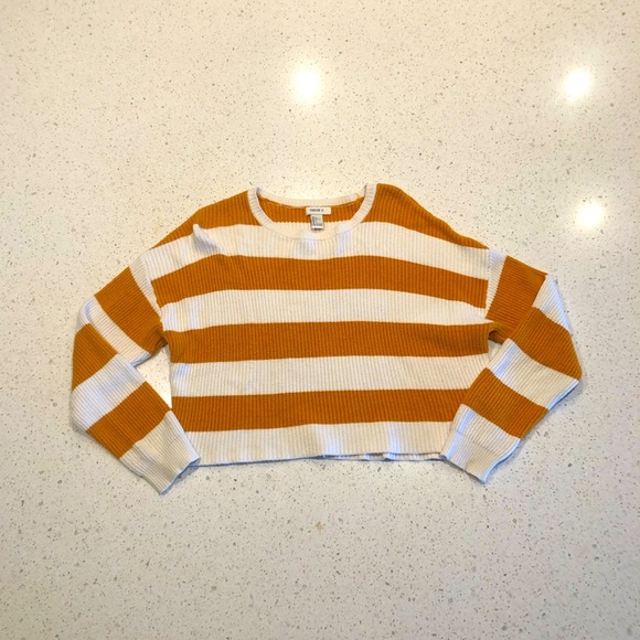 Forever 21 Sweaters - Cropped winter sweater